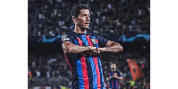 Lewandowski, 36 ans, prolonge son contrat, la position de base du FC Barcelone est stable