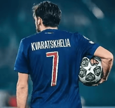 Arsenal s'intéresse à Kvarackhria, le PSG refuse catégoriquement